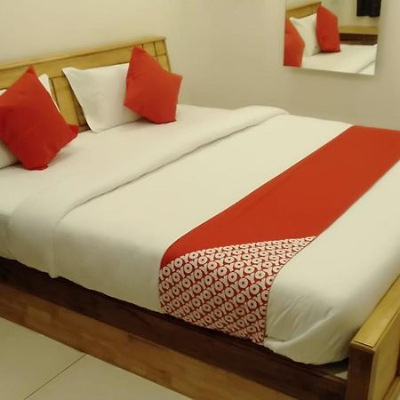 Hotel Limra Residency Pollāchi Exteriér fotografie