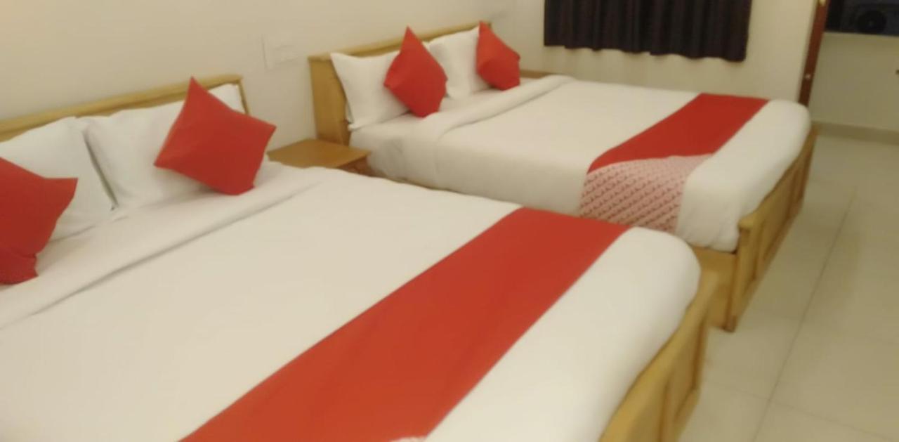 Hotel Limra Residency Pollāchi Exteriér fotografie